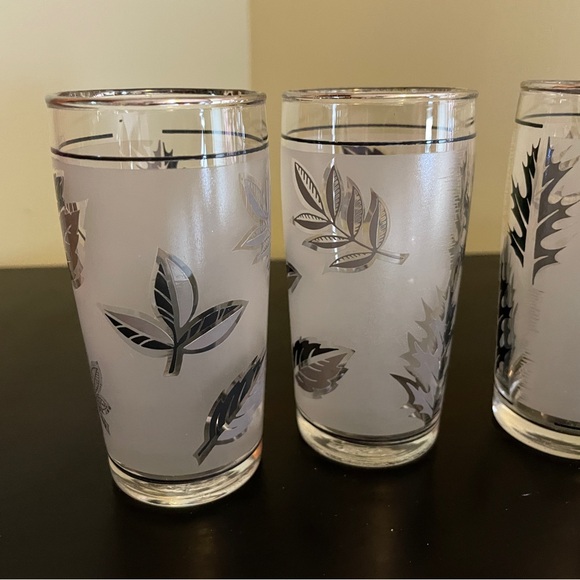 Lot of 4 Vintage Libbey Silver Frosted Leaves 4 oz Juice Cordial Glasses MINT! - Picture 2 of 6
